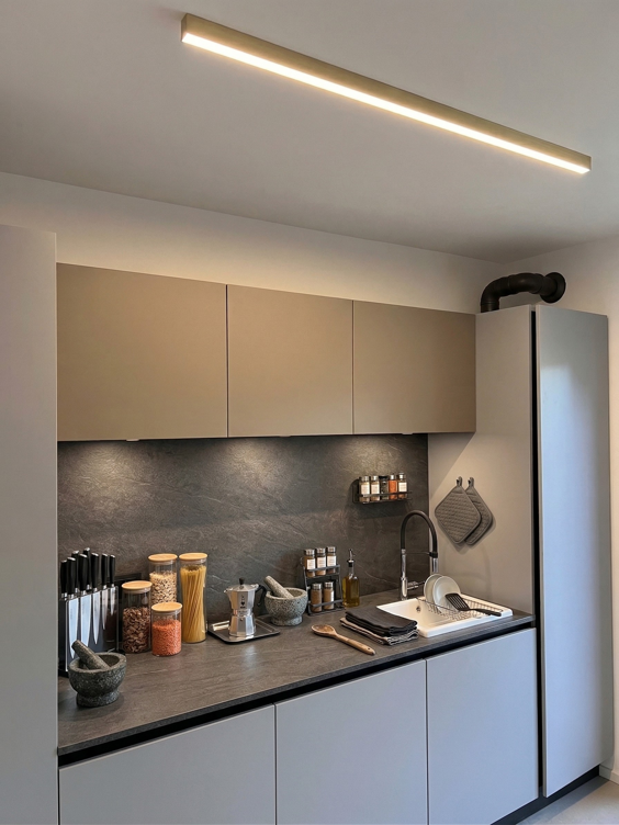 applique lineare moderna luce sopra sotto biemissione 