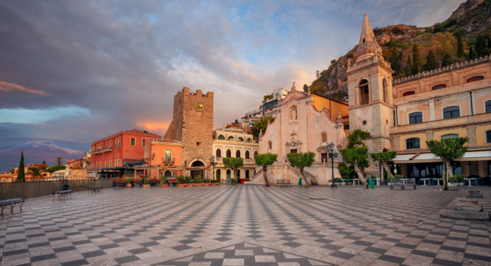 Taormina: history, beauty and opportunities for non-hotel tourism Taormina: history, beauty and opportunities for non-hotel tourism