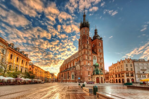mary-basilica-krakow.jpeg