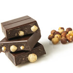 torrone-al-cioccolato-fondente-con-nocciole