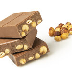 torrone-al-cioccolato-al-latte-con-nocciole