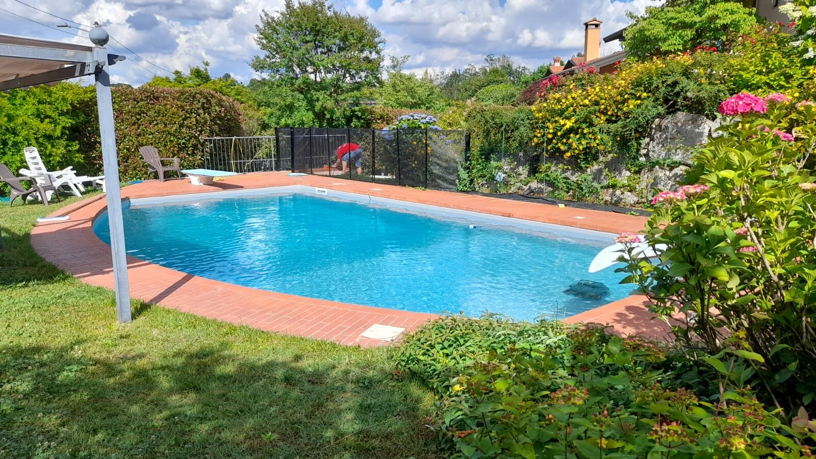 Riqualificazione di una piscina privata ad Azzate: nuovo liner e nuovo sistema di filtrazione