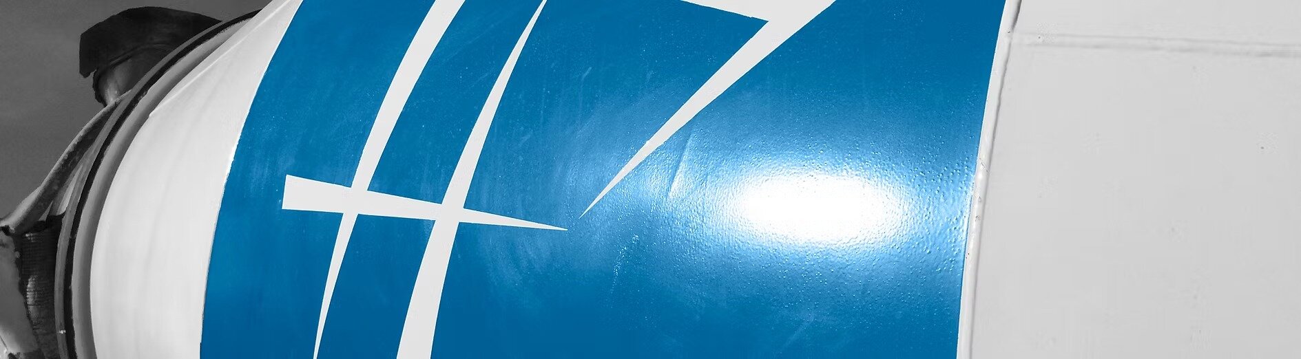 Logo sobre amasadora de Hormigones Pastrana