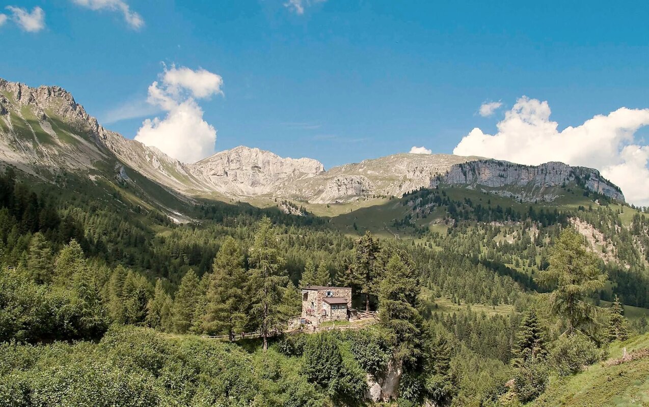 imgi_5_rifugio%2btaramelli%2b-%2besterno.jpeg