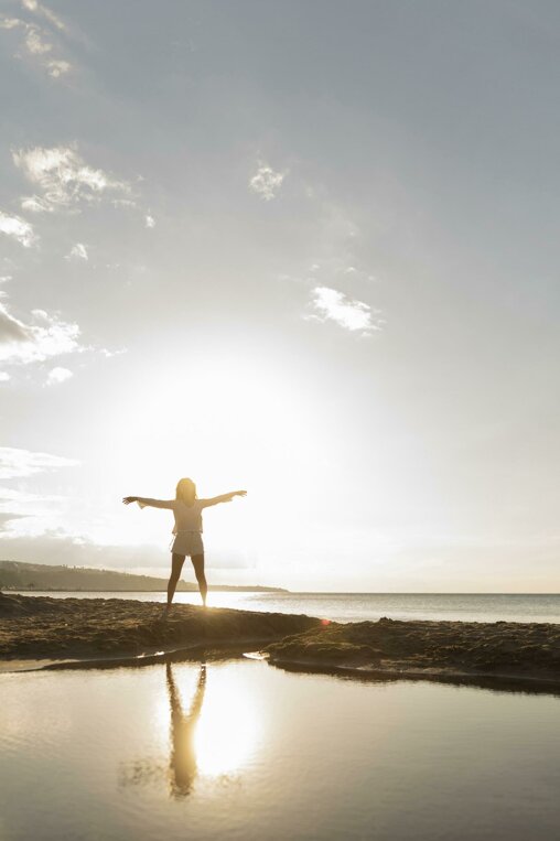 woman-posing-beach-with-sun.jpeg