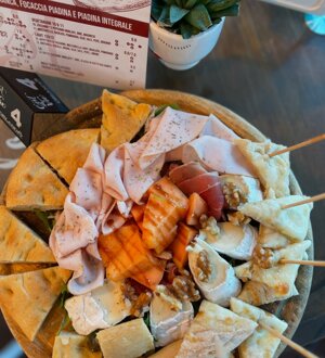 Aperitivo bar C'est la Vie di Casale Corte Cerro
