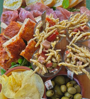 Aperitivo bar C'est la Vie di Casale Corte Cerro