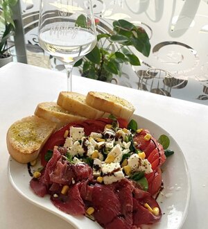 Aperitivo bar C'est la Vie di Casale Corte Cerro
