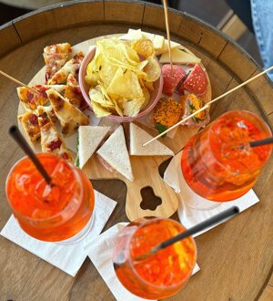 Aperitivo bar C'est la Vie di Casale Corte Cerro