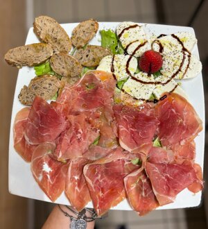 Aperitivo bar C'est la Vie di Casale Corte Cerro