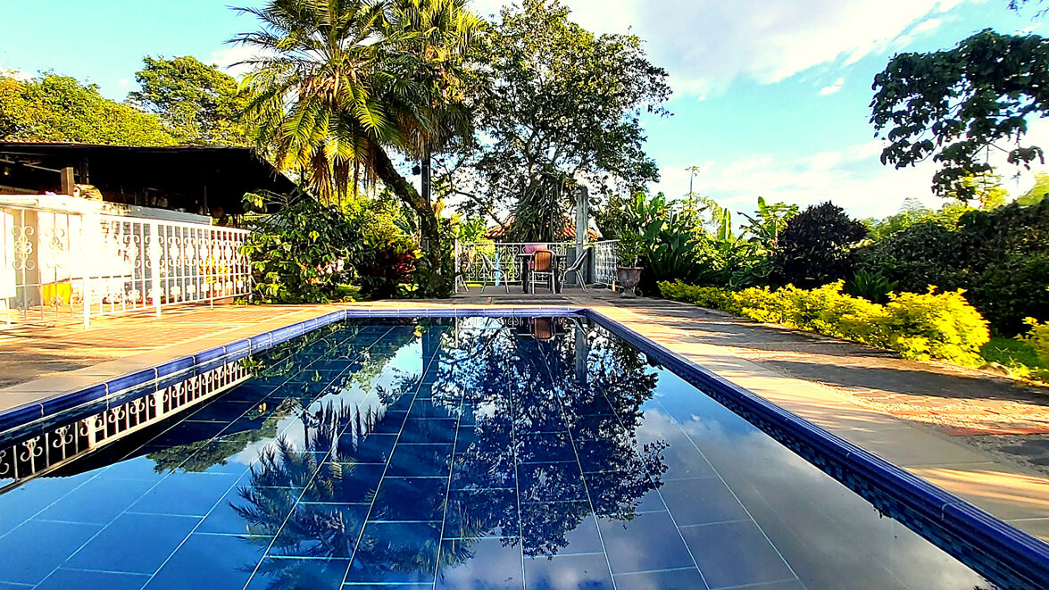 piscina balsora hotel.jpeg