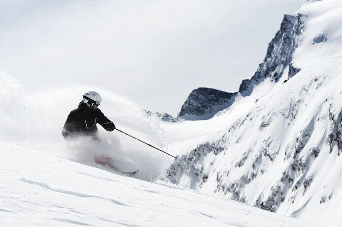 SKIFAHREN NACH KREUZBAND OP