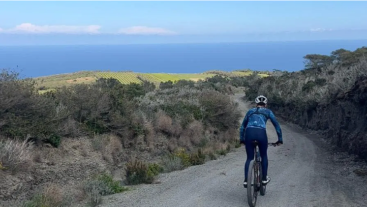 Pantelleria e le Ruote Grasse, Il 30 e 31 Maggio 2026 il Ciclismo Incontra la Natura Vulcanica Pantelleria e le Ruote Grasse, Il 30 e 31 Maggio 2026 il Ciclismo Incontra la Natura Vulcanica