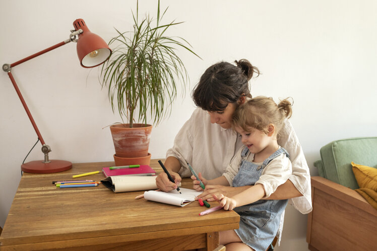 side-view-girl-mother-drawing.jpeg side-view-girl-mother-drawing.jpeg