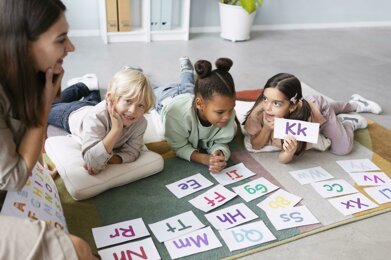 young-woman-doing-speech-therapy-with-children.jpeg