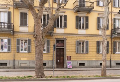 cosro Garibaldi 4 bis ingresso di Estetica Oxa sul viale