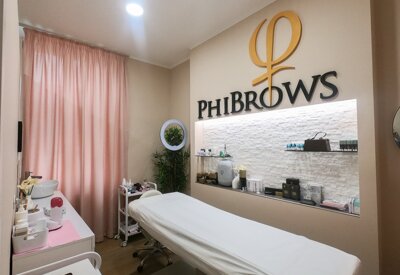 reparto Trucco permanente con la scritta PhiBrows