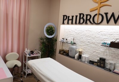 cabina per il trucco permanente con lettino attrezzatura e prodotti