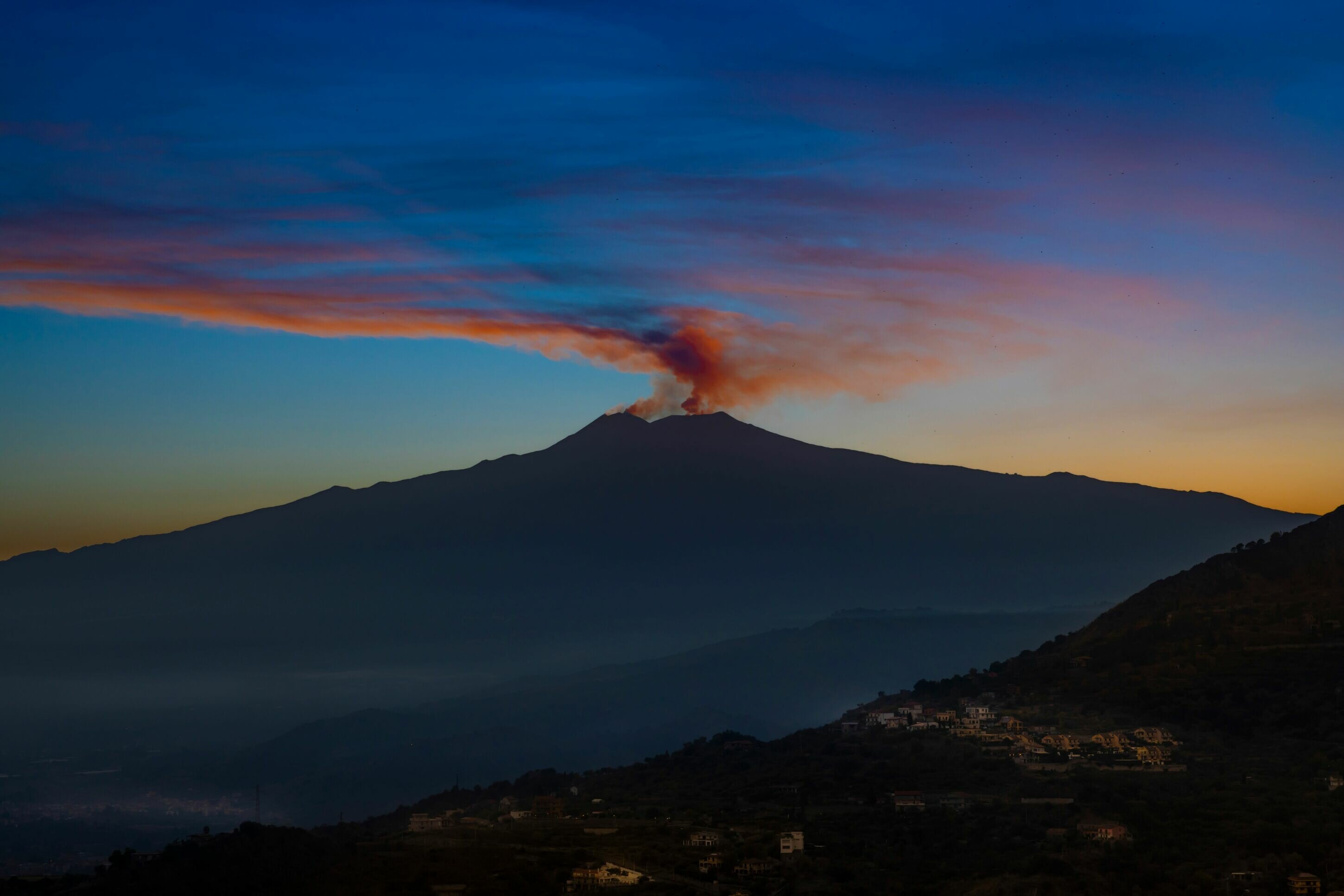 Riposto: l’abbraccio tra il fuoco dell’Etna e il blu dello Ionio