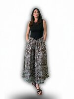 abito-lungo-con-top-nero-e-gonna-animalier-tensione-in