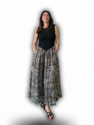 abito-lungo-con-top-nero-e-gonna-animalier-tensione-in