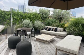 Progettazione terrazzo a Milano residenziale vista skyline dei grattaceli di milano con verde su misura | Marotta Fine Gardening