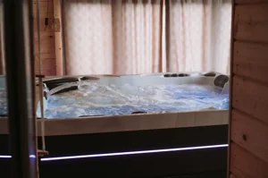 Private hot tub at Harmony Wellness in Vitznau on Lake Lucerne for an exclusive spa and wellness experience in a relaxed atmosphere.