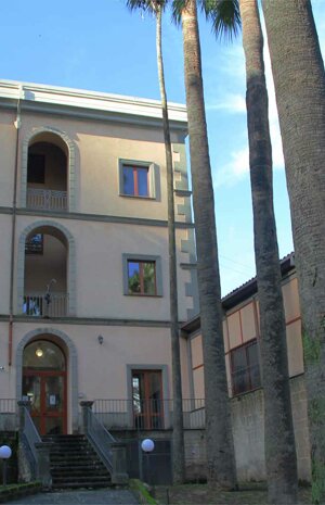 casa-di-risposo-con-chiesa.jpeg casa-di-risposo-con-chiesa.jpeg