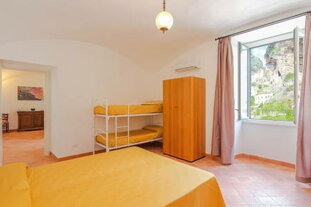 img8910 img8910