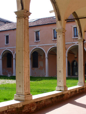 chiostro_carmini_1_.jpeg