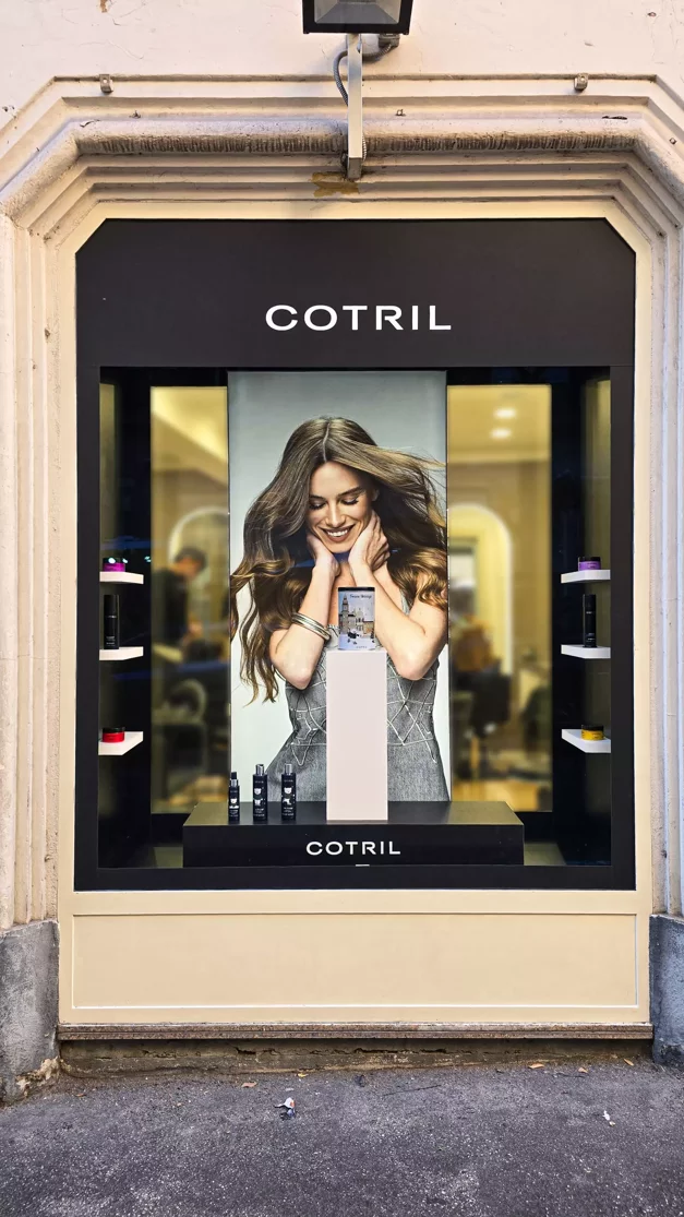 20,1 cotril vetrina2 allestita