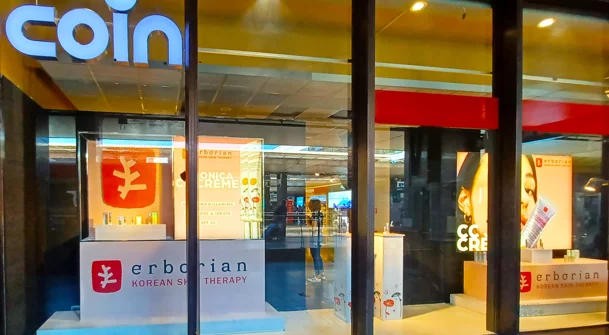 Allestimento vetrine Coin Erborian Roma