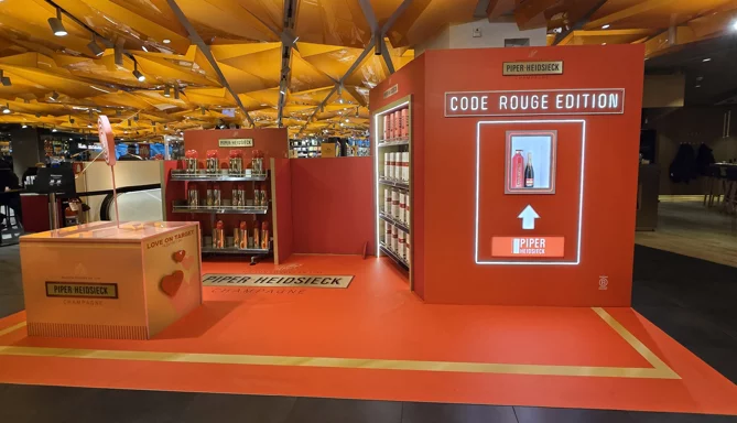 Pannellizzazione su misura e personalizzazione spazi per corner Piper-Heidsieck presso Rinascente Milano: allestimento luxury beverage.