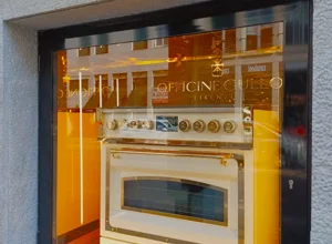 33creazione,%20progettazione,%20allestimenti%20vetrine%20negozi%20e%20maxistore%20a%20roma%20%20milano%20e%20tutta%20italia%20(35).webp 33creazione,%20progettazione,%20allestimenti%20vetrine%20negozi%20e%20maxistore%20a%20roma%20%20milano%20e%20tutta%20italia%20(35).webp