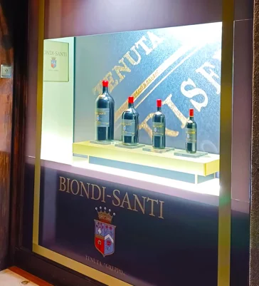 12 creazione, progettazione, allestimenti vetrine negozi e maxistore a roma milano e tutta italia (5)