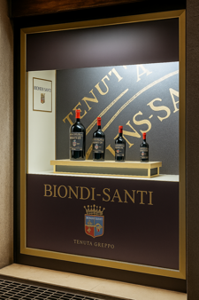 Allestimento vetrine enoteca 