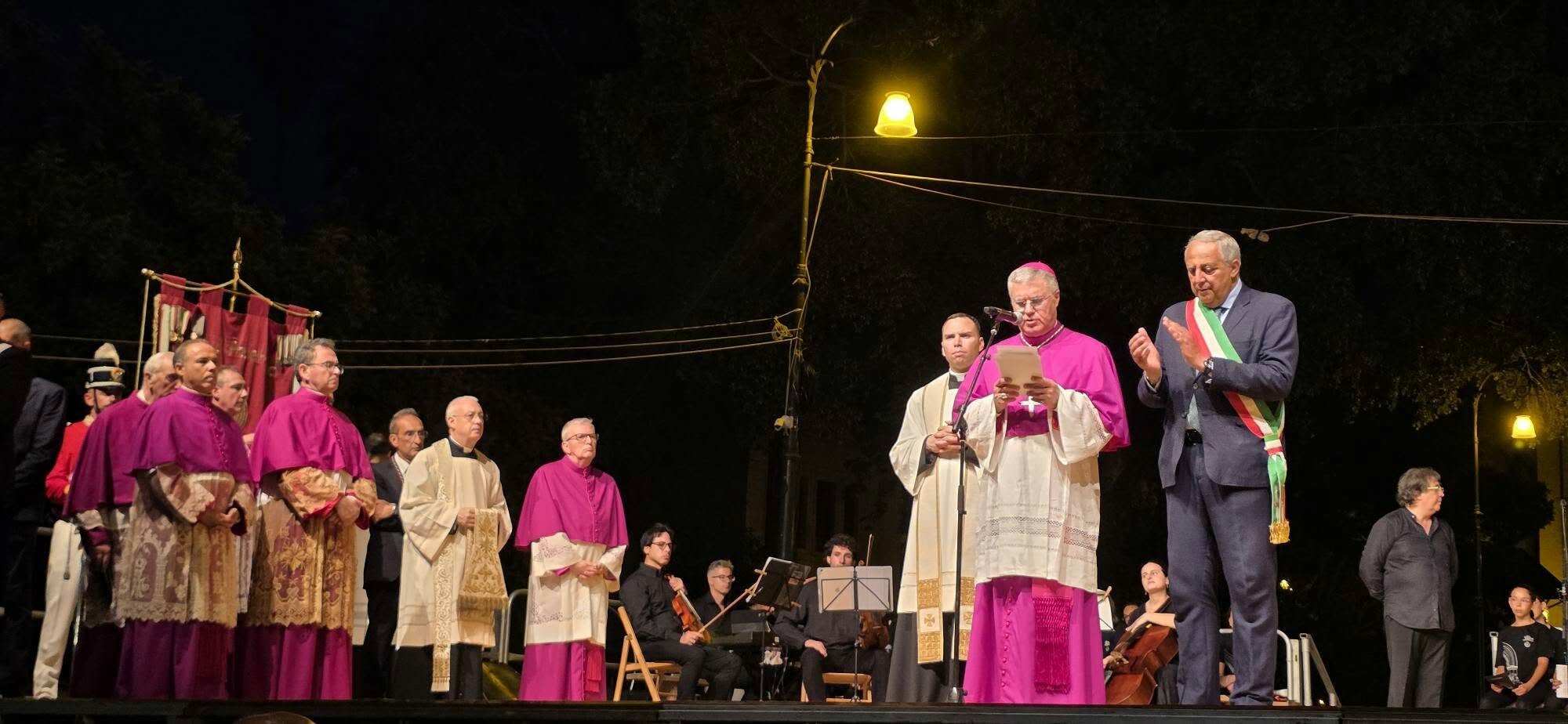 Su SudPalermo Santa Rosalia e il Festino dei record, ma &ldquo;la peste &egrave; tornata&rdquo;: la denuncia dell'arcivescovo che smonta la retorica della bellezza. Ora tocca a Palermo rispondere