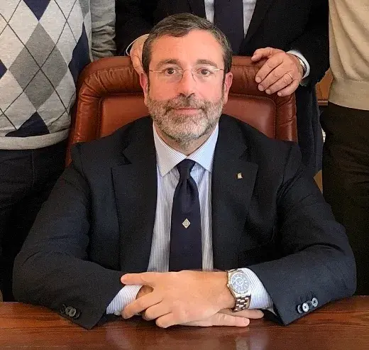 Su SudPalermo Ma che ci fa Angelo Pizzuto, arrestato, ancora presidente dell'AMG Gas di Palermo? Su SudPalermo Ma che ci fa Angelo Pizzuto, arrestato, ancora presidente dell'AMG Gas di Palermo?