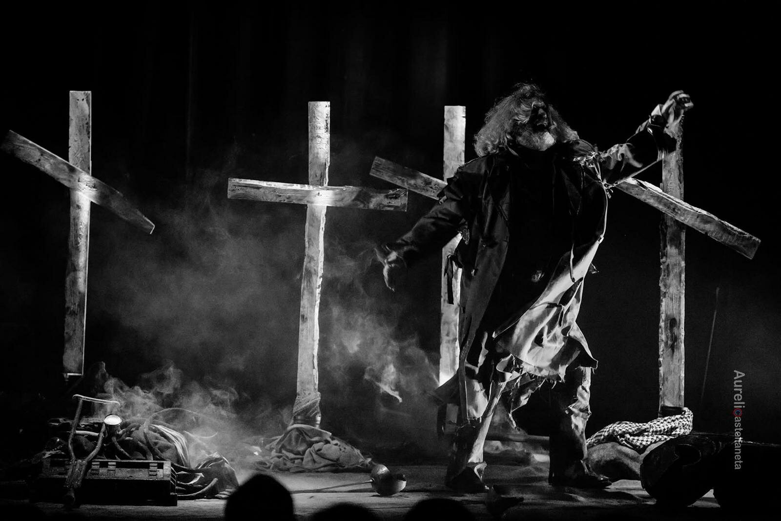 Su SudArte Al Teatro della Nike le vittime di tutte le guerre: &ldquo;Dormono sulla collina&rdquo; apre Interpretare l&rsquo;Antico