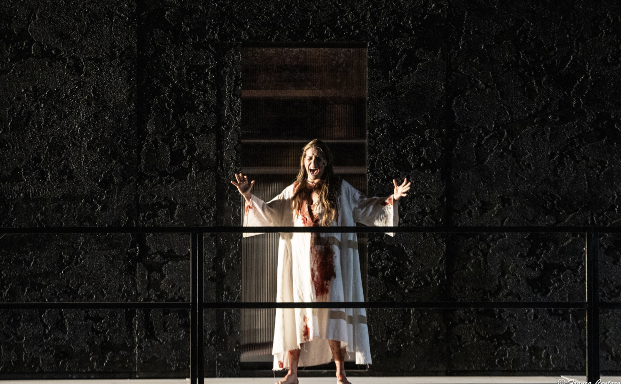 Su SudSTYLE L'Alcesti di Euripide. Al Teatro Greco di Siracusa Su SudSTYLE L'Alcesti di Euripide. Al Teatro Greco di Siracusa