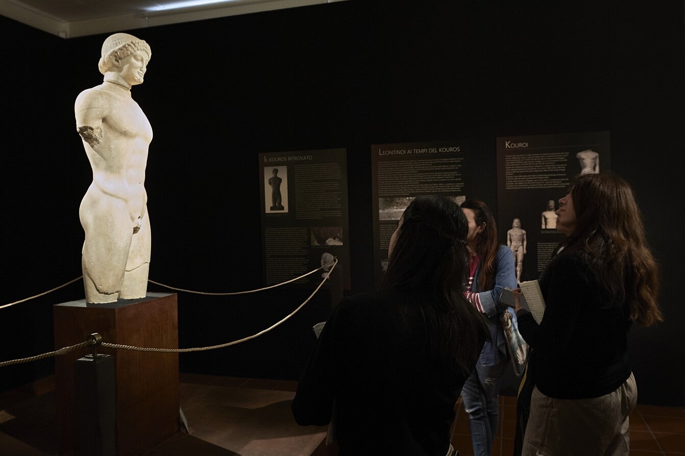 Su SudArte Beni culturali, oggi il Kouros torna a casa: nuovamente esposto al Museo archeologico di Lentini
