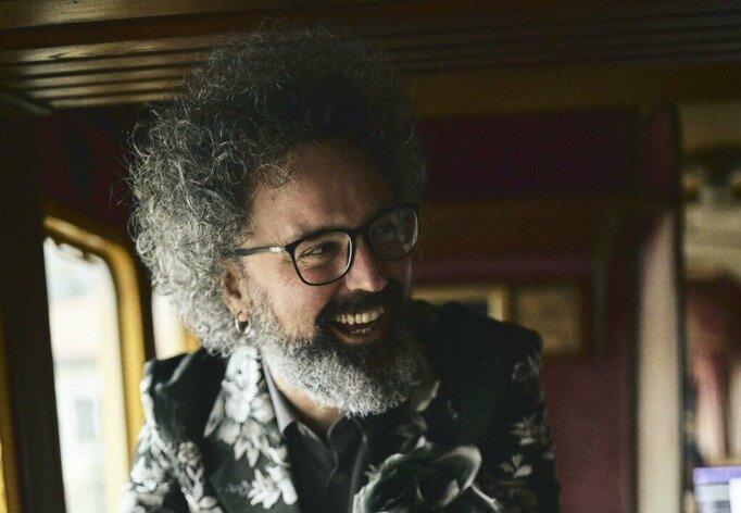 Su SudArte Teatro Stabile di Catania, Simone Cristicchi porta "A-LIVE" alla Corte di Palazzo Platamone per il Catania Summer Fest - 12 agosto ore 21.00
