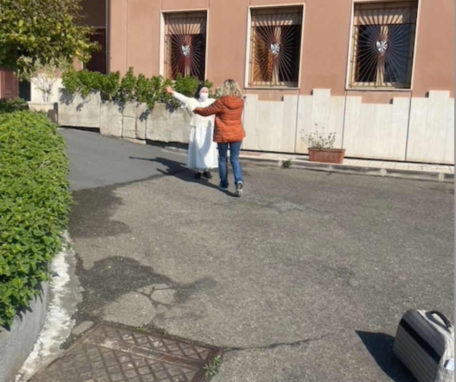 La Pace. Che non c'&egrave;. E quell'abbraccio tra sconosciute che non dimenticher&ograve;