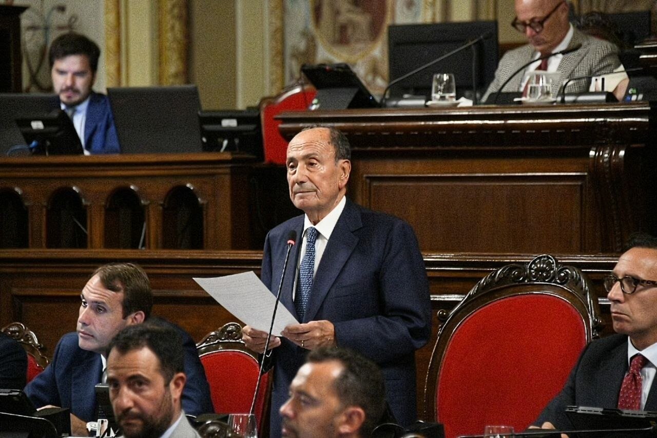 Su SudPalermo Schifani e l&rsquo;Isola che non c&rsquo;&egrave;: all&rsquo;Ars sfila la Sicilia immaginaria di Palazzo d&rsquo;Orl&eacute;ans