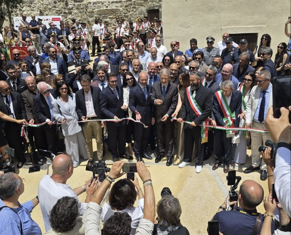 Su SudArte La commozione del sindaco Salvatore Ferraro, accompagna la rinascita della Cunziria: Vizzini inaugura il borgo che guarda al futuro
