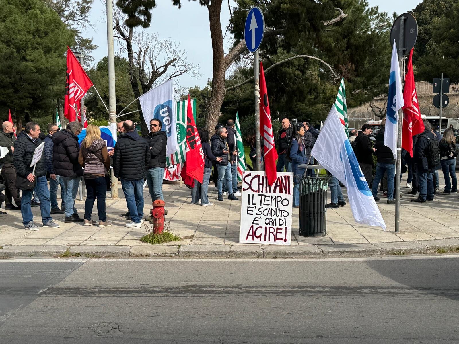 Su SudPALERMO Almaviva, esplode la protesta sotto la Regione: “Schifani il tempo è scaduto” Su SudPALERMO Almaviva, esplode la protesta sotto la Regione: “Schifani il tempo è scaduto”