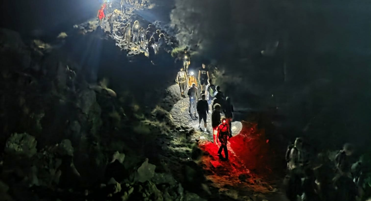 Su SudLIFE L'estate dei giovani davanti la lava: quando il desiderio dell'esperienza supera pericolo e fatica Su SudLIFE L'estate dei giovani davanti la lava: quando il desiderio dell'esperienza supera pericolo e fatica