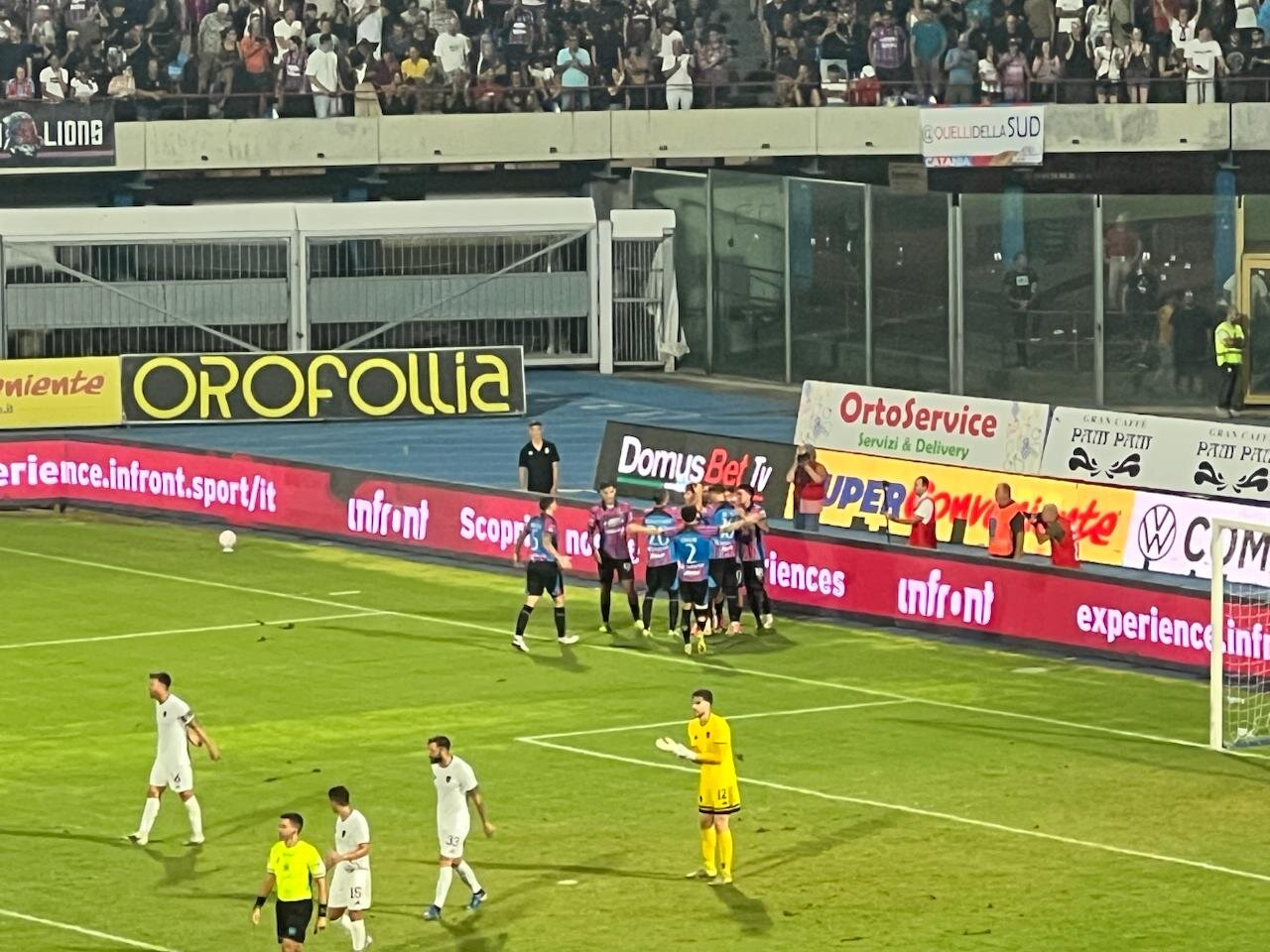 Su SudSport Il Catania ingrana la marcia e parte: 4 a 0 al Cosenza al Massimino