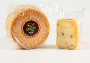 formaggio-stagionato-con-pepe