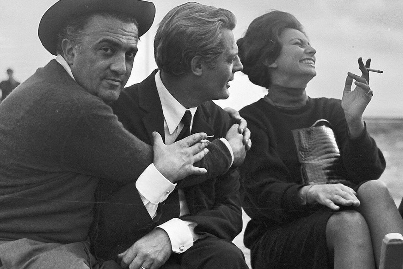 federico-fellini-filming.jpeg